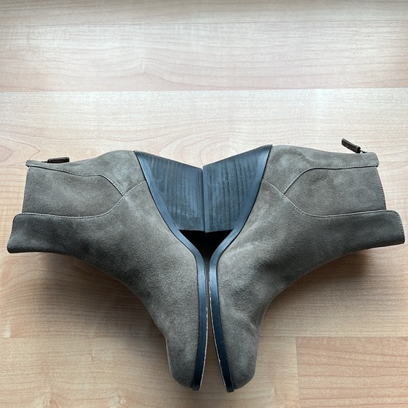 Eileen Fisher Peer Suede Ankle Bootie in Shadow Size 9 - Picture 7 of 17